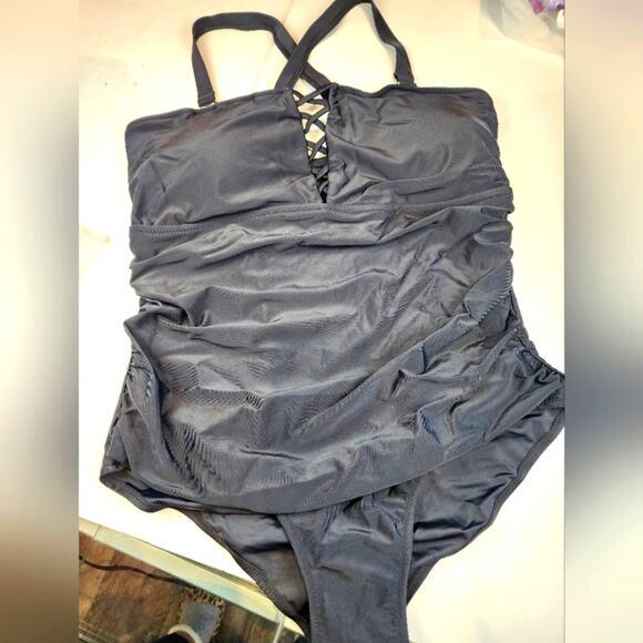 New Plus Size Black One Piece Swimsuit Slimming 220 Bathing Suit Size 18W - Picture 1 of 8